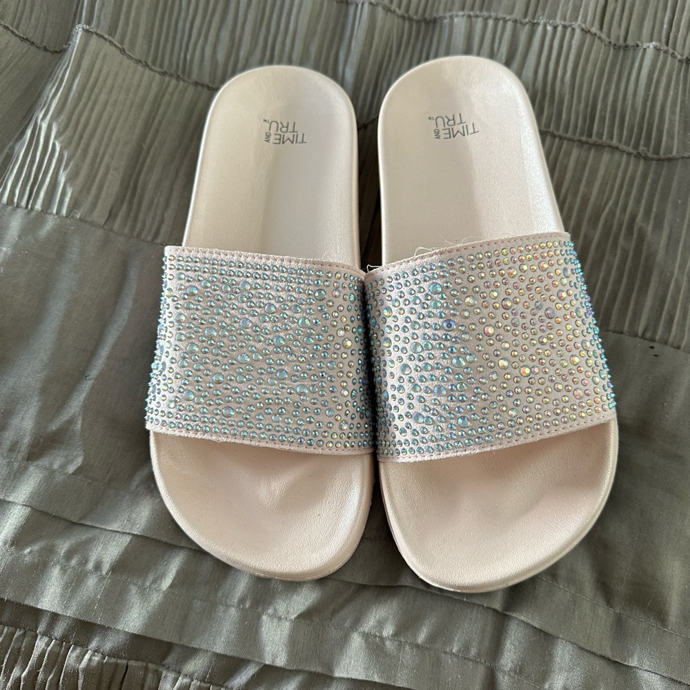 Time and Tru slip on’s